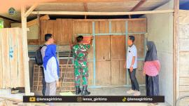 Penempelan Stiker Bagi Keluarga Penerima Manfaat (KPM) 